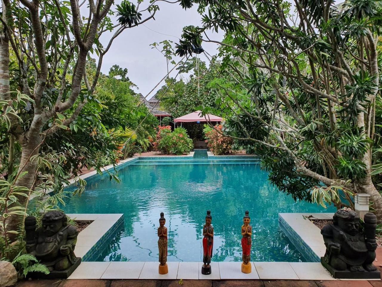 Taman Indah Resort Tamanredjo Eksteriør billede